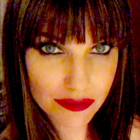 Meet your Posher, Holly - Picture 1 of 1